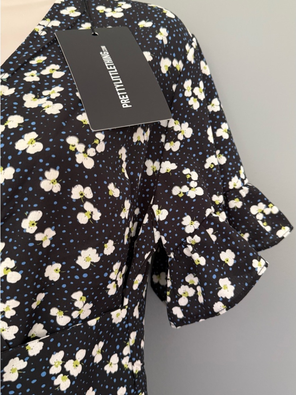 PrettyLittleThing Black w/blue polka dot Floral Ruffle Sleeve lightweight Dress - Picture 6 of 16